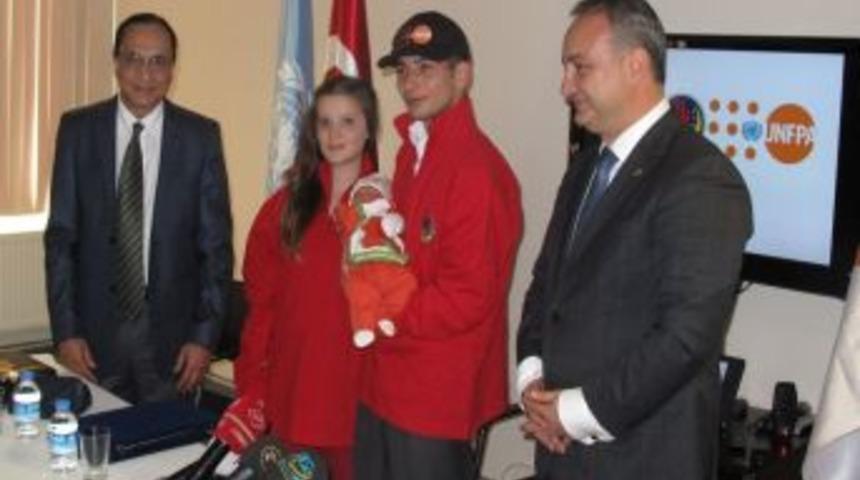 T&uuml;rkiye'nin 7 milyarıncı bebeğine &ouml;m&uuml;r boyu eğitim bursu