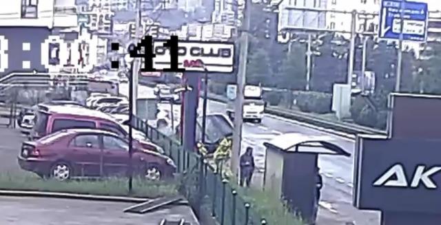 Trabzon’da korkutan kaza! Otomobil takla atıp ters döndü 3