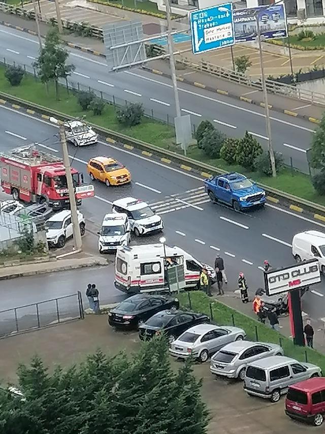 Trabzon’da korkutan kaza! Otomobil takla atıp ters döndü 2