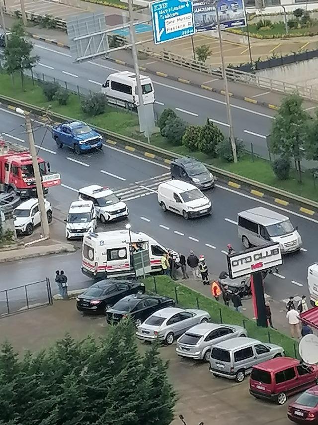 Trabzon’da korkutan kaza! Otomobil takla atıp ters döndü 1