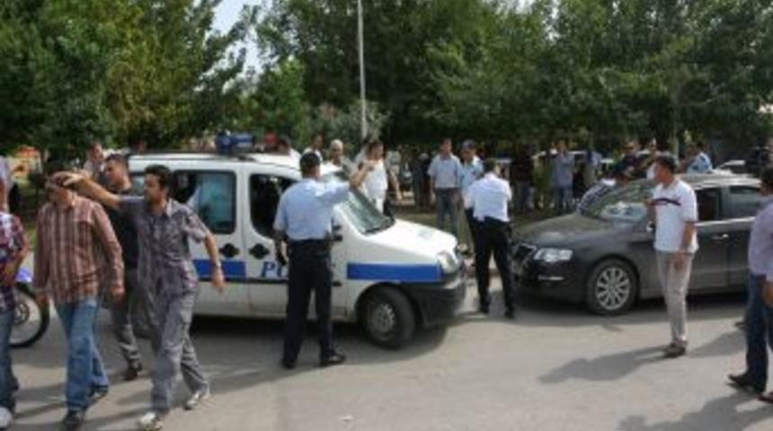 Sivil polis ekibi silahlı kavganın ortasında kaldı