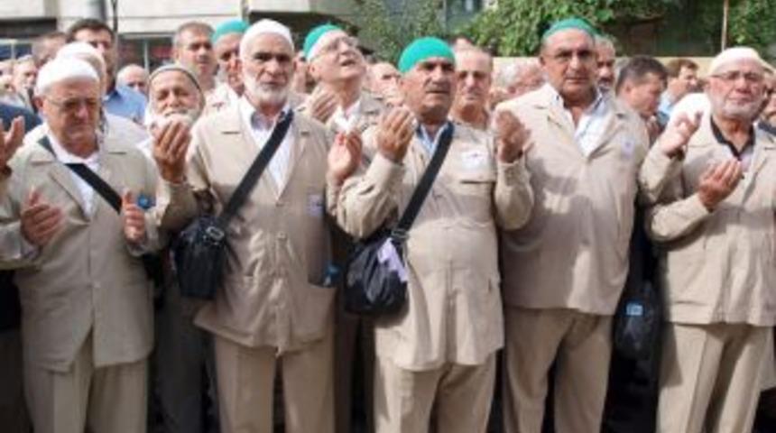 Bafra&rsquo;nın ilk hacı adayı kafilesi uğurlandı