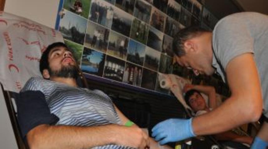 &Uuml;mit Yurdu &ouml;ğrencileri toplu kan bağışında bulundu