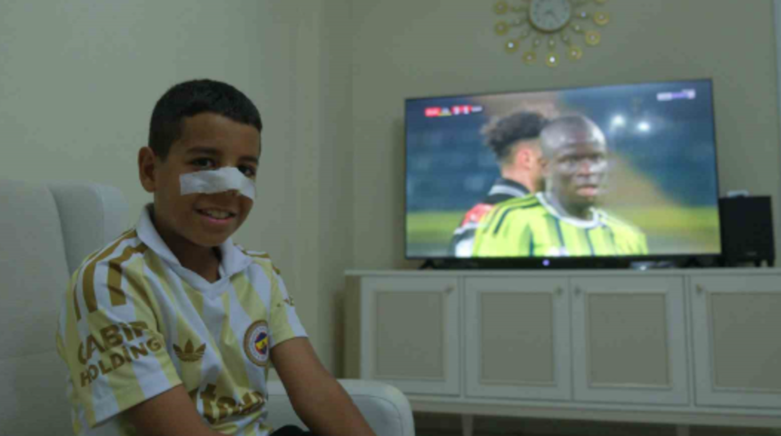 Karaman&rsquo;da 9 yaşındaki Abdullah, narkozun etkisiyle Fenerbah&ccedil;e - Galatasaray derbisini anlatmaya başladı