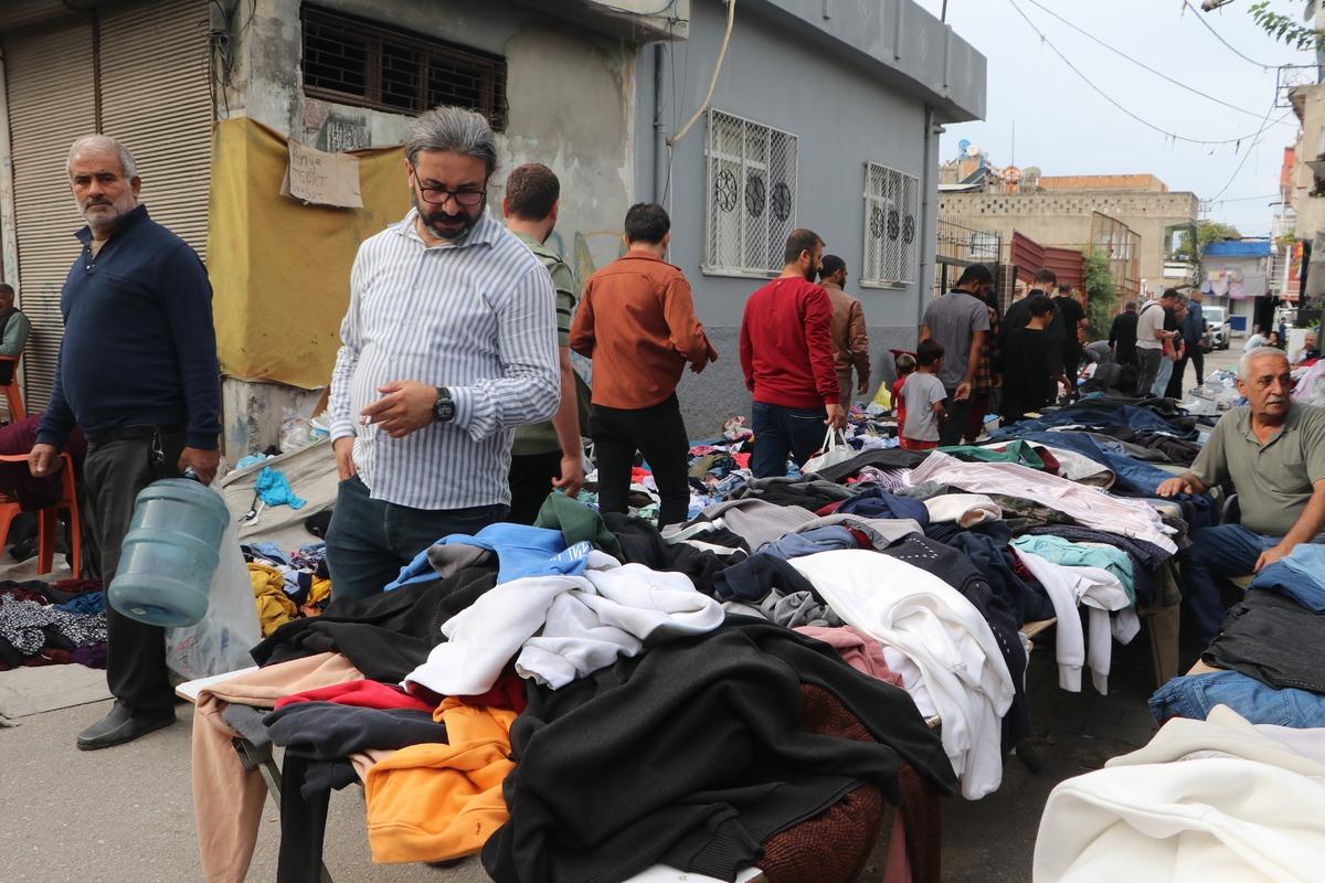 Ev araba hariç ne ararlarsa ucuza buluyorlar Gariban da zengin de geliyor 4