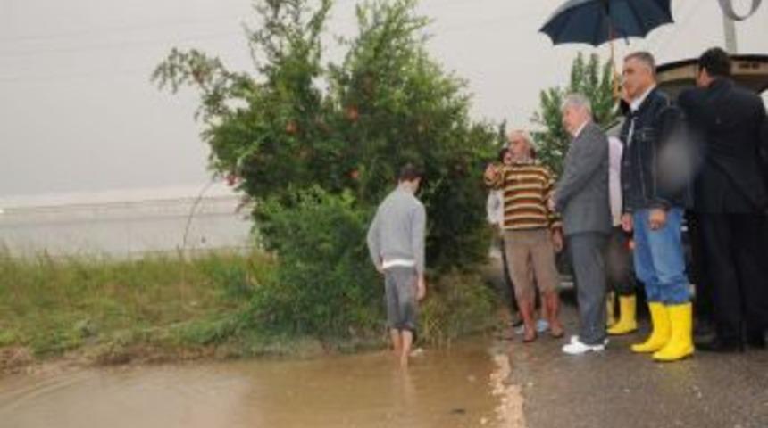 Akaydın, sel bölgesinde incelemelerde bulundu