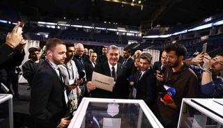 Başkan Serdal Adalı, oyunu kullandı