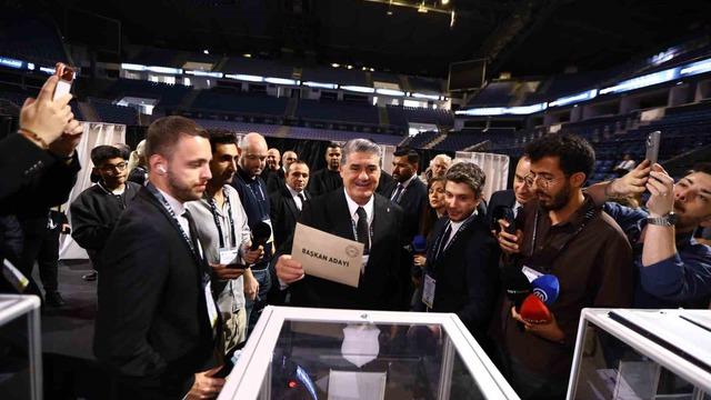 Başkan Serdal Adalı, oyunu kullandı