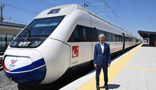 Halkalı-Kapıkule arası 4 saatten 1.5 saate d&uuml;şecek: "Hızlı tren ağımızı Avrupa sınırına kadar ulaştırıyoruz"
