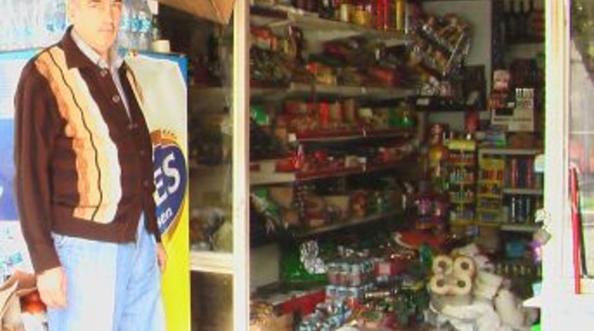 Kuşadası'nda &uuml;&ccedil; araba ve bir işyerine molotof atıldı