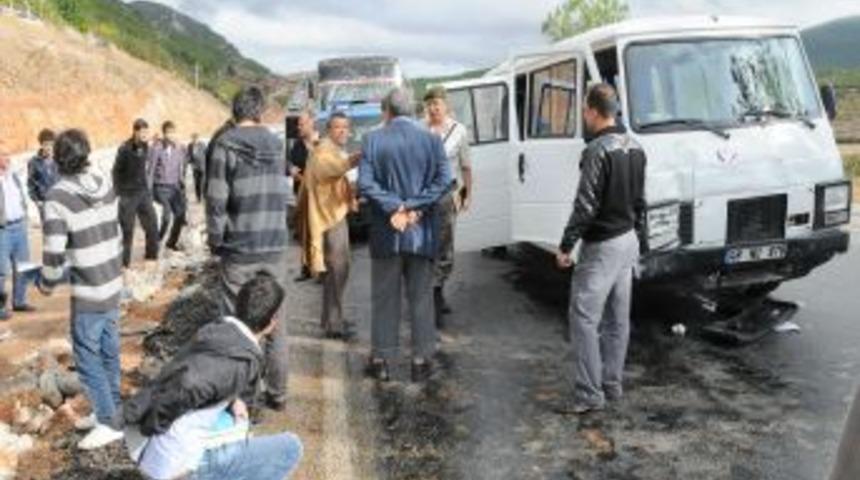 Muğla'da trafik kazası: İkisi bebek 11 yaralı