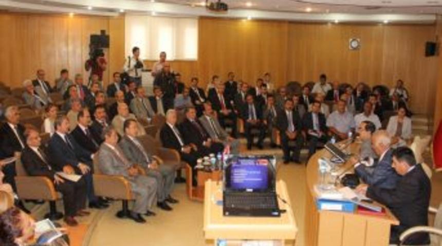Vali Coş, kamu kurumlarının temsilcilerini ihaleler konusunda uyardı
