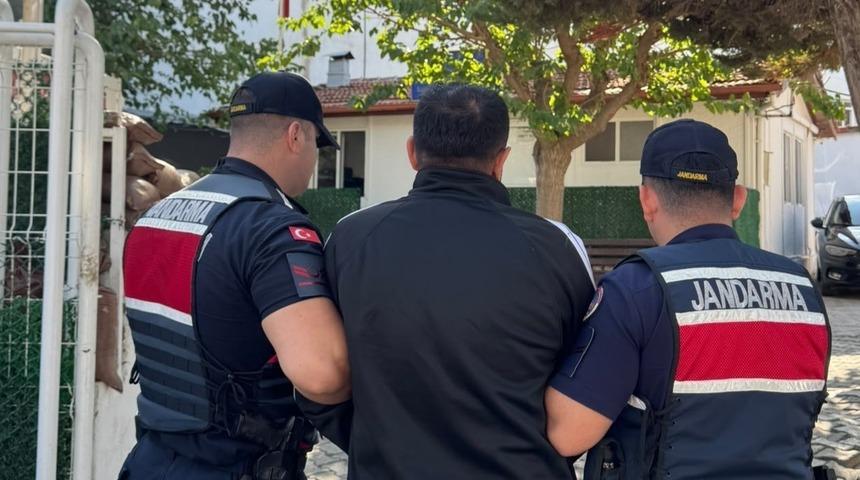 İzmir&rsquo;de 10 yıl 10 ay kesinleşmiş hapis cezası bulunan firari yakalandı