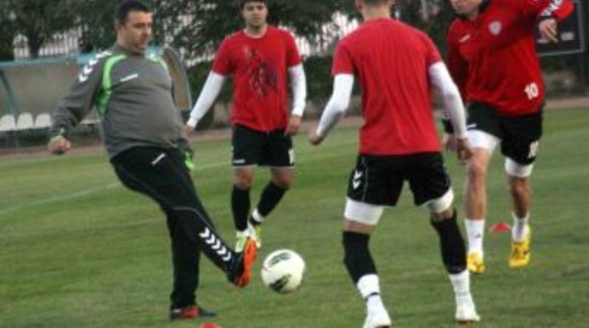 Mersin İdmanyurdu Galatasaray&rsquo;ı farklı bir oyunla yenmeye &ccedil;alışacak