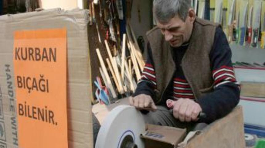 Toplu kurban kesimleri bı&ccedil;ak satışlarını vurdu