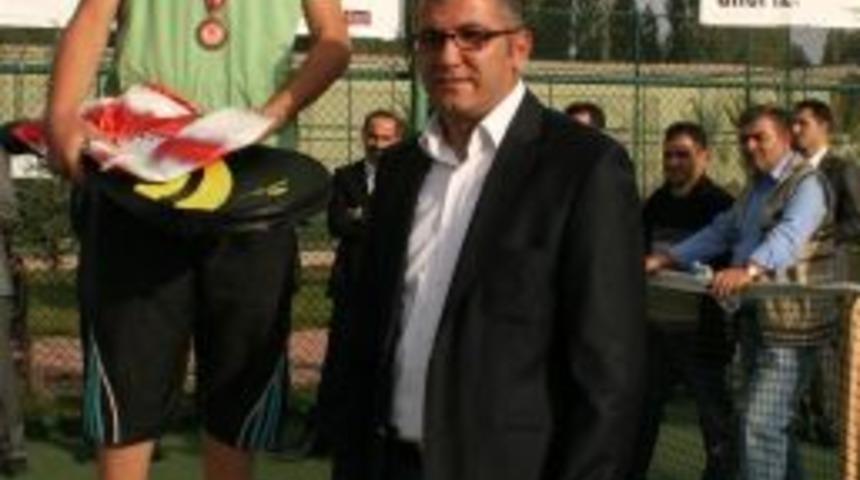 Ağrı'da Yaz Sonu Tenis Turnuvasın'da dereceye girenler &ouml;d&uuml;llendirildi