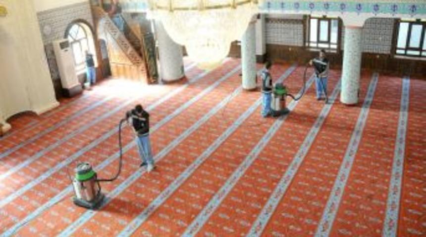 Ke&ccedil;i&ouml;ren'de camiler, Kurban Bayramı i&ccedil;in temizleniyor