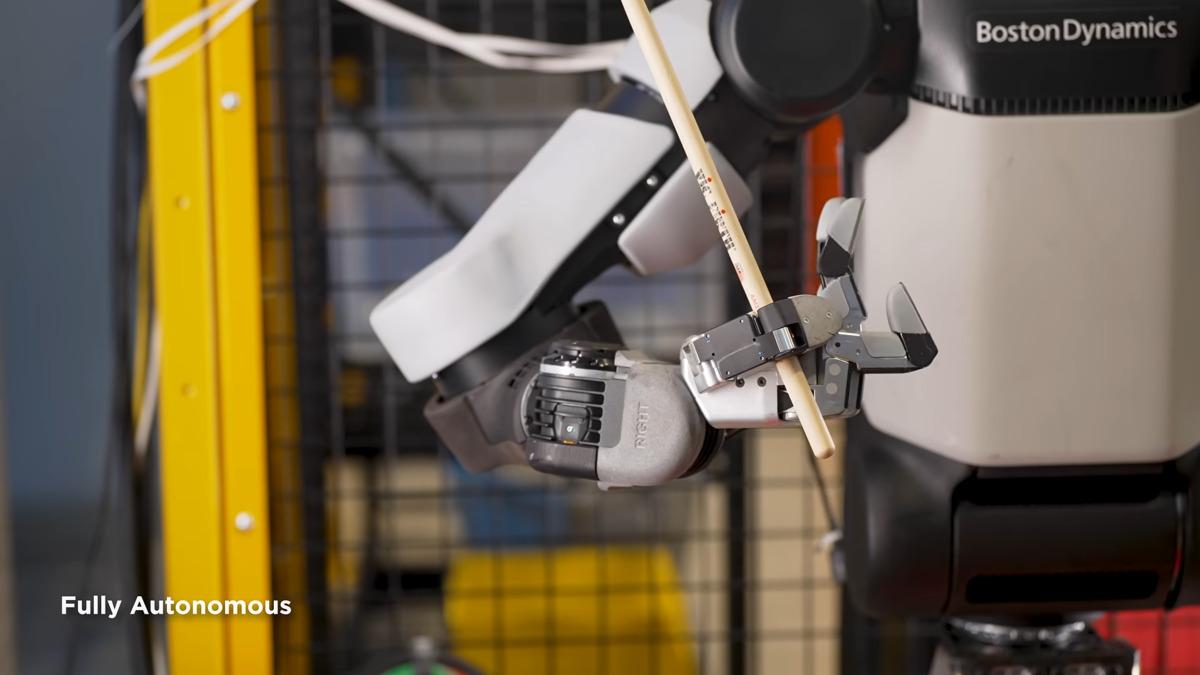 Boston Dynamics, Atlas’ın yeni ellerini tanıttı: Matkap bile kullanabiliyor! 4