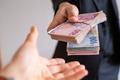 Kredi ve bor� y�k� alt�nda kalanlar dikkat! Uzman�ndan kritik uyar�