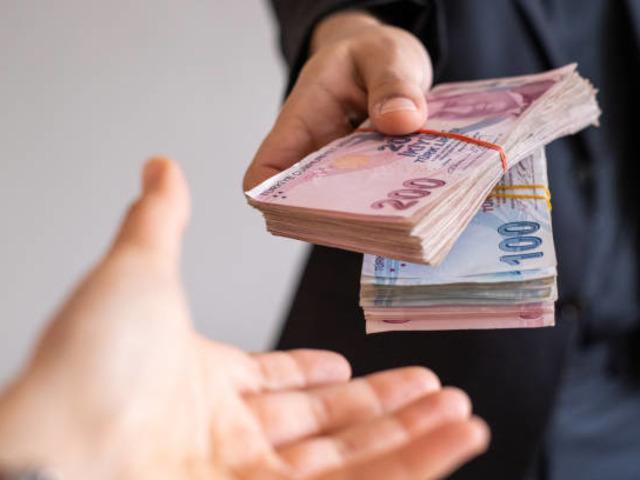 Kredi ve bor&ccedil; y&uuml;k&uuml; altında kalanlar dikkat! Uzmanından kritik uyarı