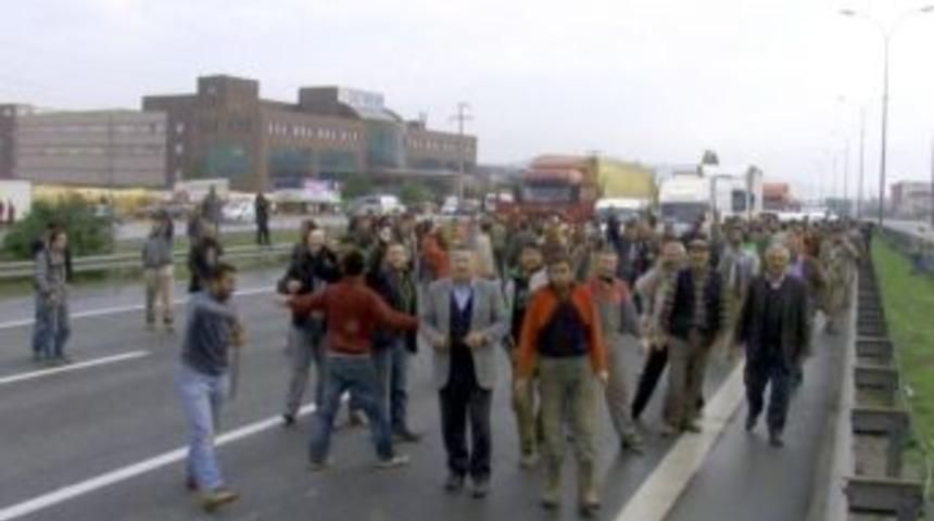 Kurban satıcıları yine yol kapattı