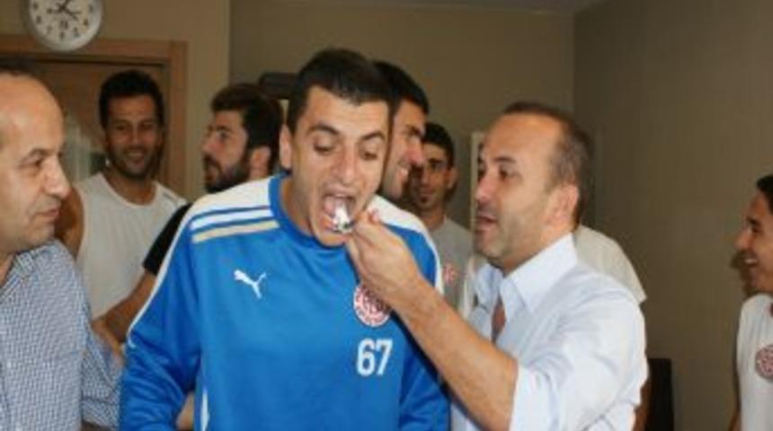 Mehmet Eren&rsquo;den &Ouml;zdilek&rsquo;e pasta ikramı