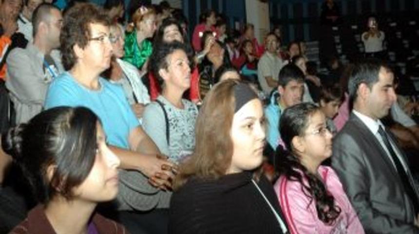 G&ouml;rme ve işitme engellilerin film keyfi