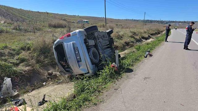 Samsun&rsquo;da hafif ticari ara&ccedil; şarampole devrildi: 1 yaralı 1