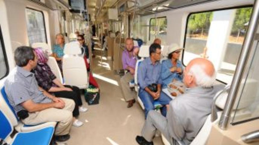 İzmir&rsquo;de bayram ulaşımı yarı yarıya ucuz