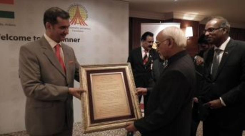 Hindistan Cumhurbaşkanı Yardımcısı Ansari'yi duygulandıran hediye