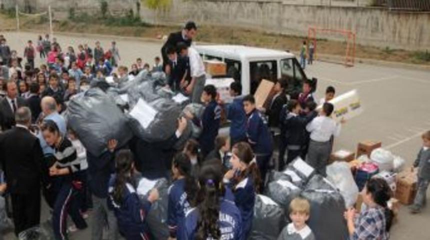 &Ouml;ğrenciler Van'daki akranları i&ccedil;in kışlık giysi g&ouml;nderdi