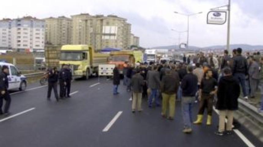 Yol kapatan kurban satıcılarına vatandaş tepkisi: Angus&rsquo;&ccedil;a eylem