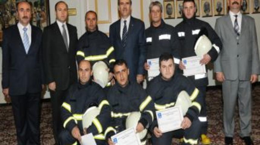 Hayat kurtaran ekibe teşekk&uuml;r belgesi