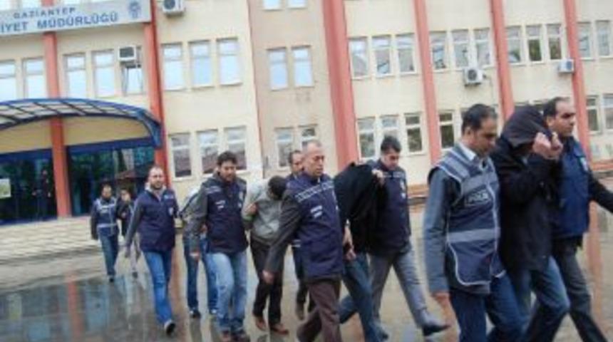 Gaziantep polisi, 7 kişilik fuhuş &ccedil;etesini &ccedil;&ouml;kertti