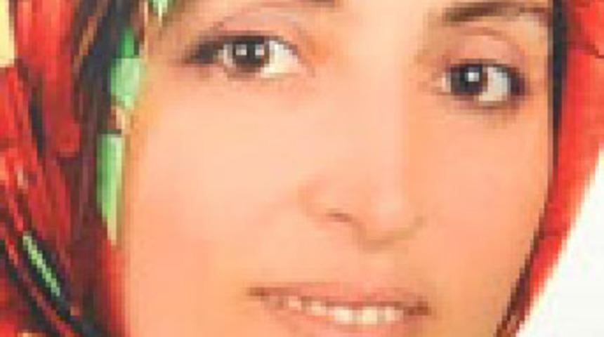 Annesini, boğazını keserek &ouml;ld&uuml;rd&uuml;