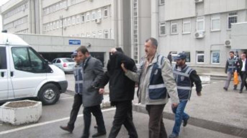 İcralık ara&ccedil;ların ihalesinde usuls&uuml;zl&uuml;k yapan &ccedil;eteye baskın: 23 g&ouml;zaltı