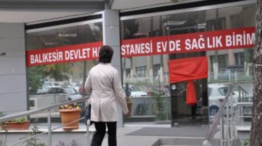 Balıkesir'de 3 bin kişiye evde sağlık hizmeti veriliyor
