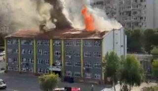 İzmir&rsquo;de okul &ccedil;atısında korkutan yangın