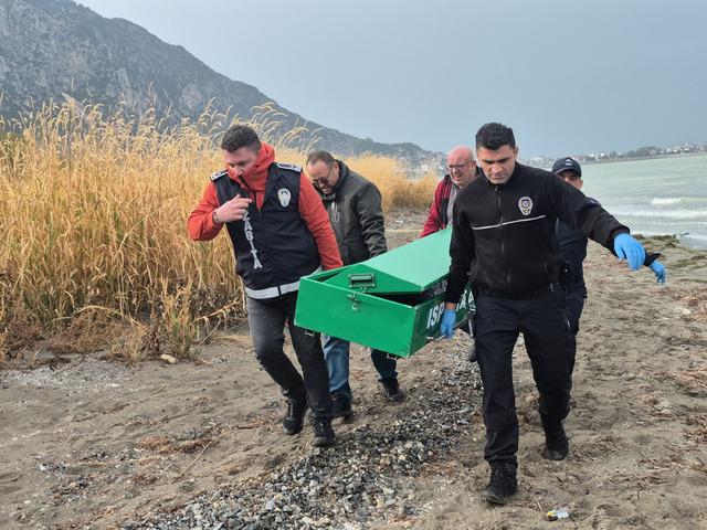 Tıp &ouml;ğrencisinin cansız bedeni g&ouml;l kenarında bulundu
