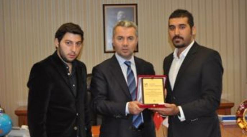 &Ccedil;evre Kul&uuml;b&uuml;nden Başkana tebrik