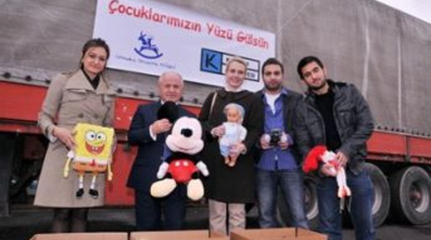 Oyuncak ve şeker TIR'ı yola &ccedil;ıktı