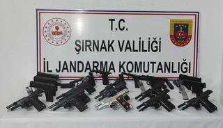 Şırnak'ta 3 tırdan cephanelik &ccedil;ıktı: 19 tabanca ele ge&ccedil;irildi