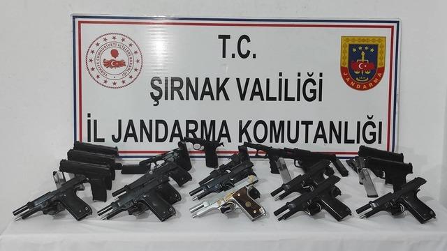 Şırnak'ta 3 tırdan cephanelik çıktı: 19 tabanca ele geçirildi