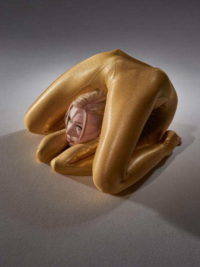 D&uuml;nyanın en esnek kadınından 2015 takvimi 8