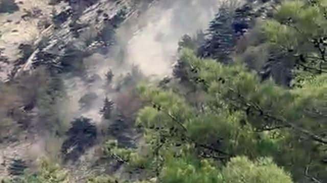 Deprem sırasında kaya paniği! Yamaçtan aşağı düştü
