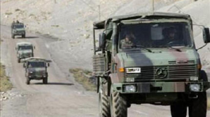 Bitlis'te askeri konvoya saldırı