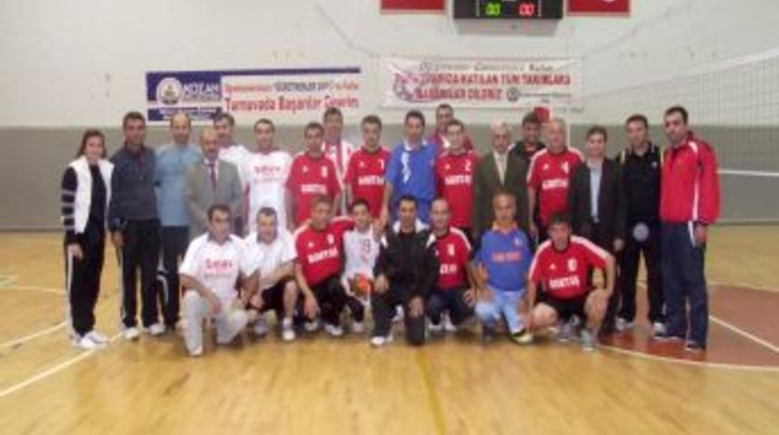 Kozan&rsquo;da voleybol turnuvası başladı