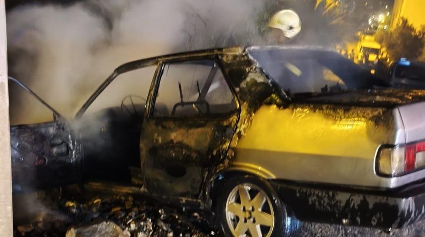 Bodrum&rsquo;da kazaya karışan otomobil alev aldı! Yaralanan olmadı