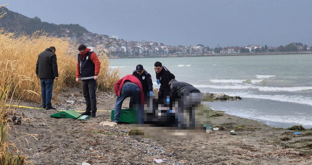 10 g&uuml;nd&uuml;r aranıyordu! Kayıp tıp &ouml;ğrencisinin cansız bedeni g&ouml;l kenarında bulundu 1