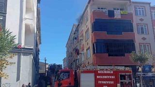 Gelibolu’da bir apartmanın 4’üncü katından çıkan yangın korkuttu
